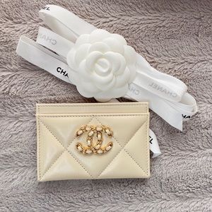 *Brand New* Chanel 19 Card Holder
